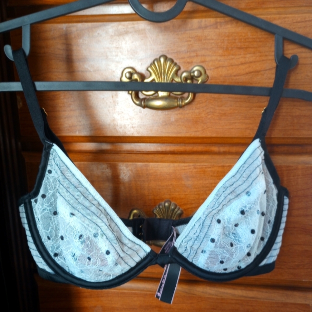 Victoria's Secret "Luxe Lingerie" Unlined Demi Bra (32D)